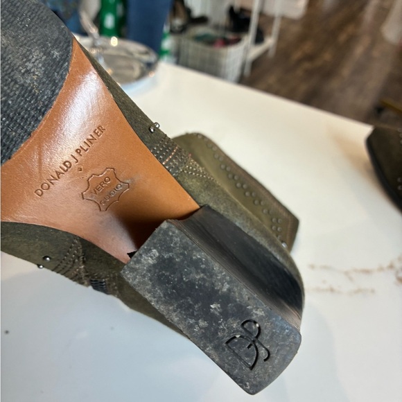 Donald Pliner Vegas army green suede studded booties size 6 - Picture 3 of 5